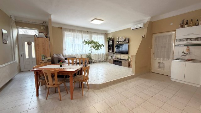 Eladó családi ház, Dabason 71.99 M Ft, 4 szobás