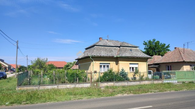 Eladó családi ház, Zsámbokon, Turai úton 28 M Ft, 3 szobás