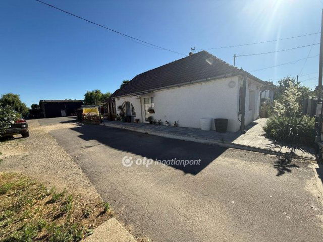 Eladó családi ház, Újfehértón 39.99 M Ft, 1 szobás