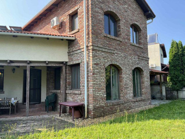 Eladó családi ház, Debrecenben 198 M Ft, 5+1 szobás