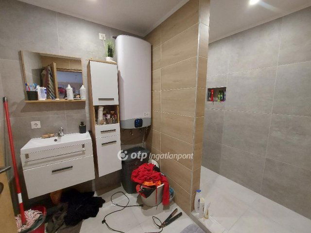 Eladó családi ház, Miskolcon 350 M Ft, 10 szobás