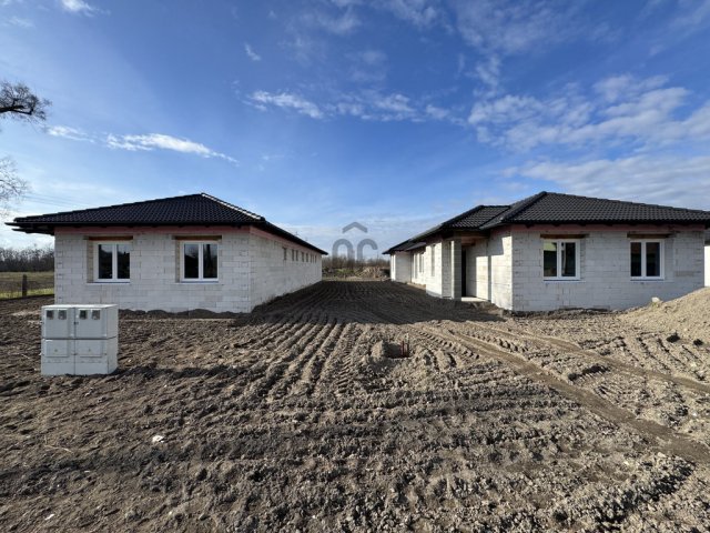 Eladó téglalakás, Cegléden 60 M Ft, 4 szobás