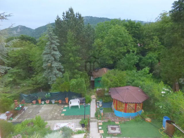 Eladó ikerház, Csobánkán 198 M Ft, 8 szobás
