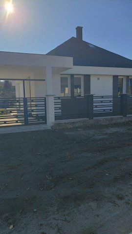 Eladó családi ház, Bényén 67 M Ft, 1+2 szobás