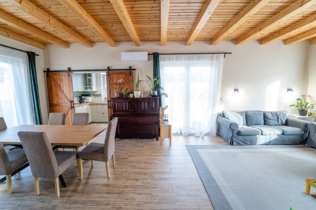 Eladó családi ház, Mikepércsen 134.5 M Ft, 5 szobás