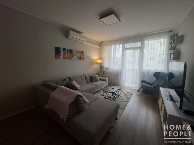 Eladó téglalakás, Szegeden 75.5 M Ft, 3 szobás