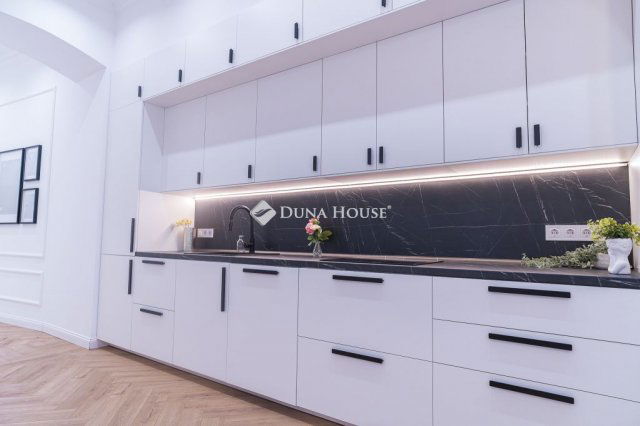 Eladó téglalakás, Budapesten, VIII. kerületben 164.9 M Ft