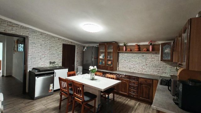 Eladó családi ház, Mezőfalván 56 M Ft, 3 szobás