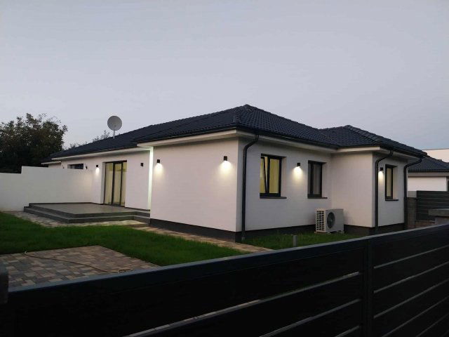 Eladó ikerház, Nyíregyházán 79.99 M Ft, 4 szobás