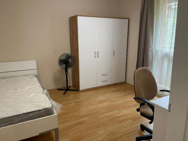 Kiadó panellakás, albérlet, Pécsett, Váci Mihály utcában