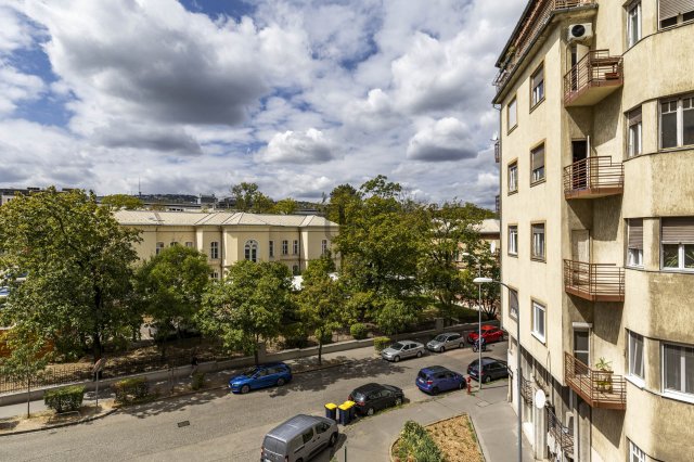Eladó téglalakás, Budapesten, XII. kerületben, Győri úton