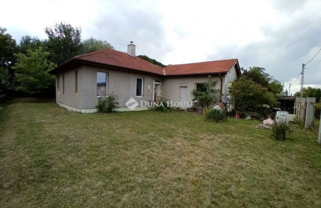 Eladó családi ház, Táton 59 M Ft, 3 szobás