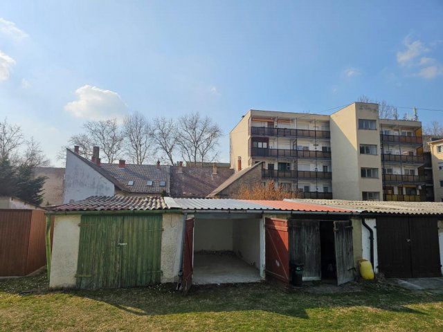 Eladó garázs, Kaposváron, Gróf Apponyi Albert utcában 5.5 M Ft