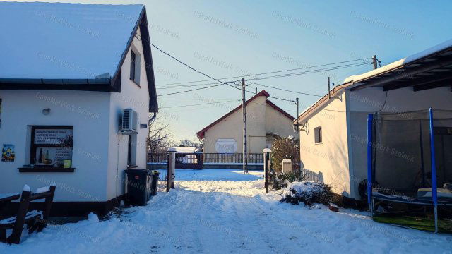 Eladó üzlethelyiség, Szolnokon 99 M Ft, 5 szobás