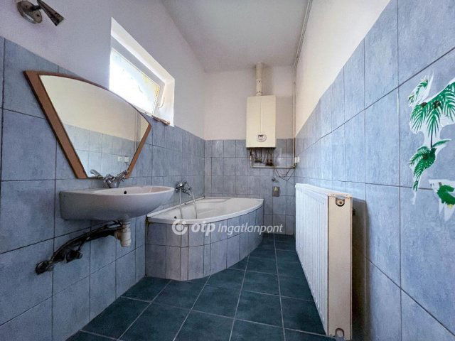 Eladó téglalakás, Mosonmagyaróváron 33.9 M Ft, 3 szobás