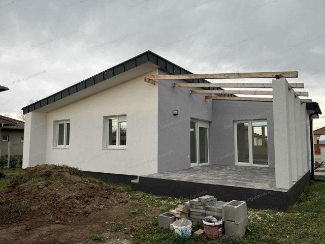 Eladó családi ház, Siófokon 90 M Ft, 4 szobás