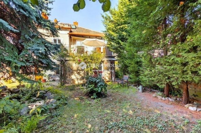 Eladó családi ház, Budakeszin 299 M Ft, 8 szobás