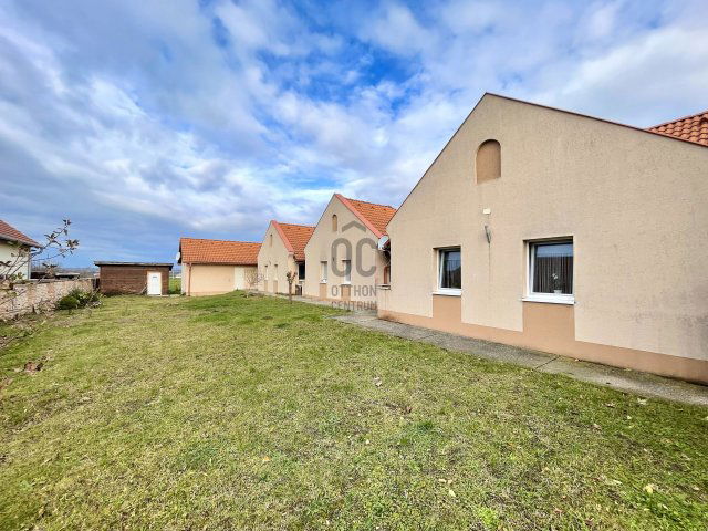 Eladó családi ház, Zsirán 103.5 M Ft, 9 szobás