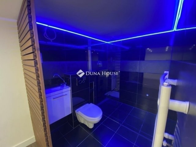 Eladó téglalakás, Budapesten, VI. kerületben 65.9 M Ft, 1 szobás