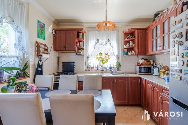 Eladó sorház, Szegeden 89.9 M Ft, 5 szobás / költözzbe.hu
