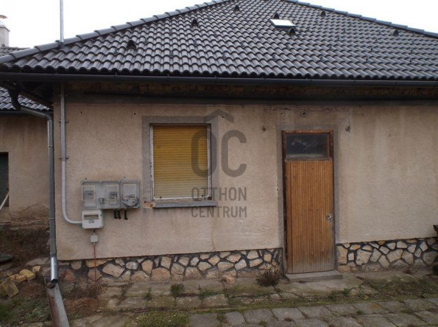 Eladó családi ház, Pápakovácsin 33 M Ft, 3 szobás