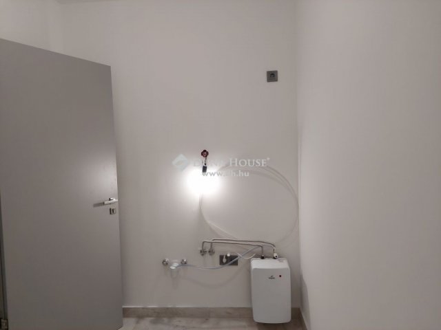 Eladó téglalakás, Siófokon 199.163 M Ft, 4 szobás