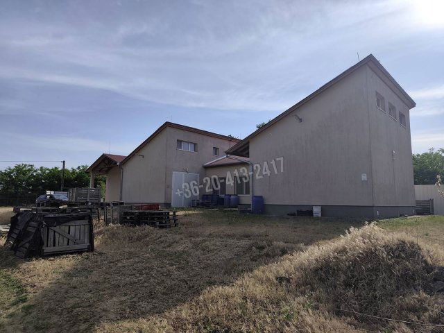 Eladó ipari ingatlan, Dánszentmiklóson 82.5 M Ft