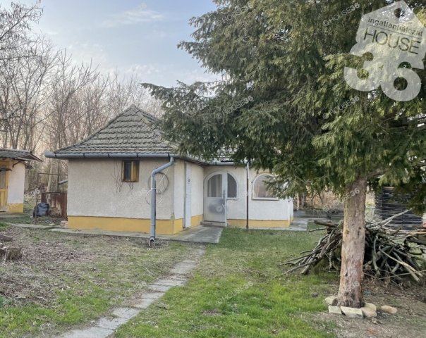 Eladó családi ház, Solton 13 M Ft, 2 szobás