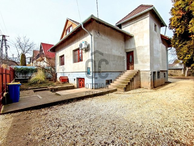 Eladó családi ház, Pécelen 174.9 M Ft, 6 szobás