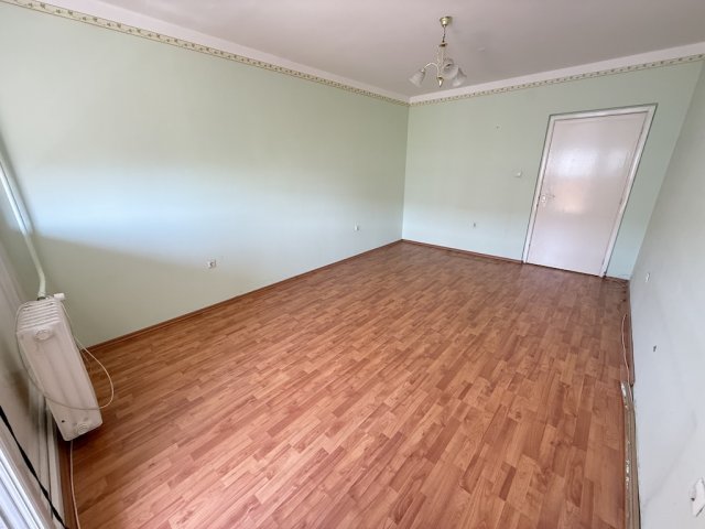 Eladó panellakás, Pakson 32.9 M Ft, 2 szobás