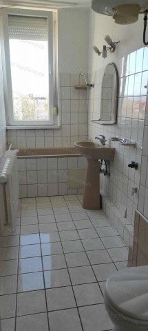Kiadó téglalakás, albérlet, Oroszlányban 135 E Ft / hó