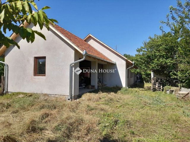 Eladó családi ház, Békéscsabán 25 M Ft, 4 szobás