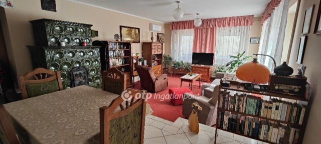 Eladó családi ház, Siklóson 77.9 M Ft, 3 szobás