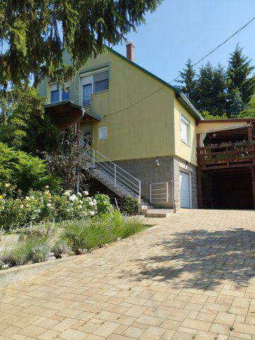 Eladó családi ház, Bakonyszentkirályon 99.999 M Ft, 5 szobás