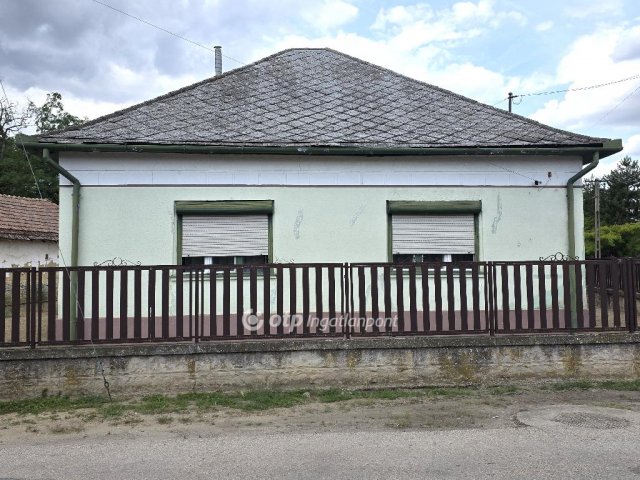 Eladó családi ház, Tiszaföldváron 16.5 M Ft, 3+1 szobás