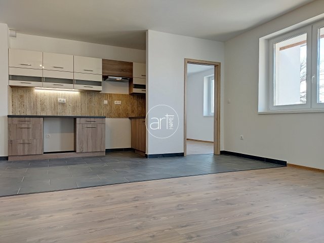 Kiadó téglalakás, albérlet, Szegeden, Remény utcában, 3 szobás