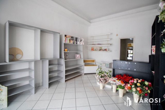 Eladó üzlethelyiség, Békéscsabán 33.9 M Ft