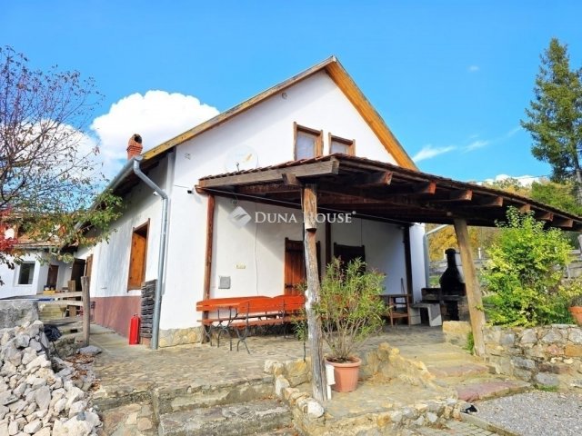 Eladó családi ház, Orfűn 119.5 M Ft, 8 szobás