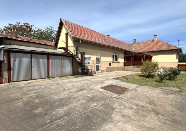 Eladó családi ház, Péterin 75.9 M Ft, 4 szobás