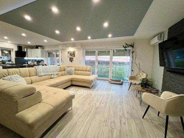 Eladó családi ház, Szentkirályszabadján 149 M Ft, 3 szobás