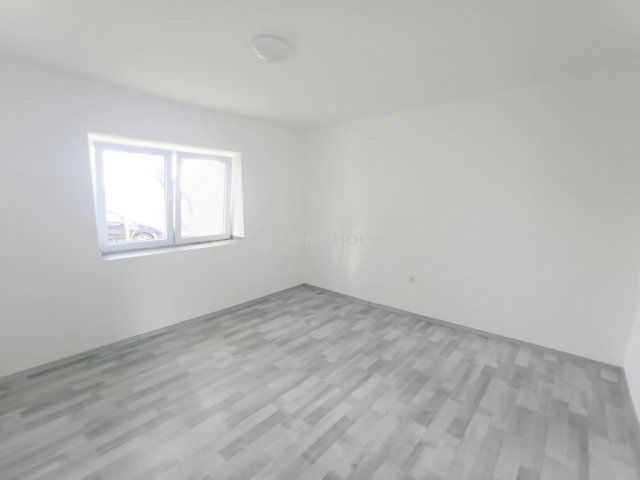 Eladó családi ház, Újszászon 18.5 M Ft, 2 szobás