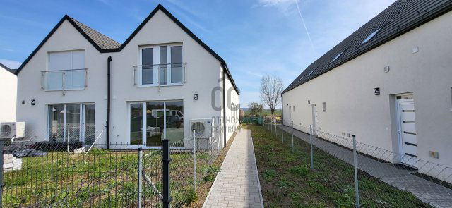 Eladó ikerház, Vácon 75.9 M Ft, 3 szobás / költözzbe.hu