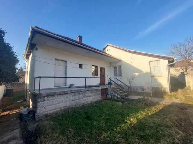 Eladó családi ház, Sárisápon 29.9 M Ft, 2+2 szobás