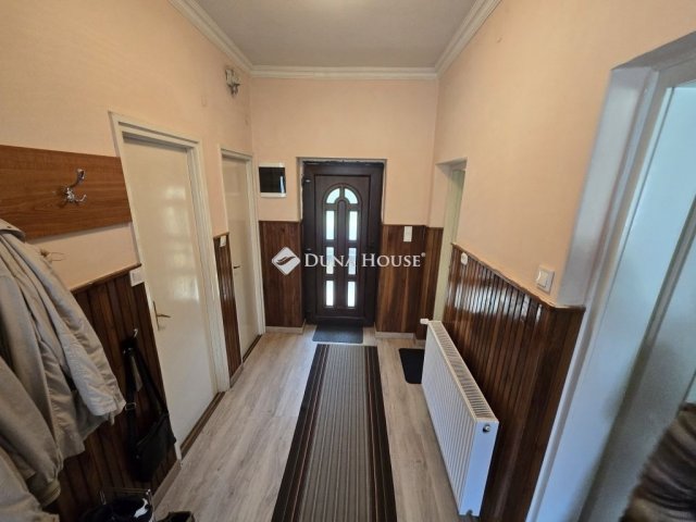 Eladó családi ház, Baján 80 M Ft, 4 szobás