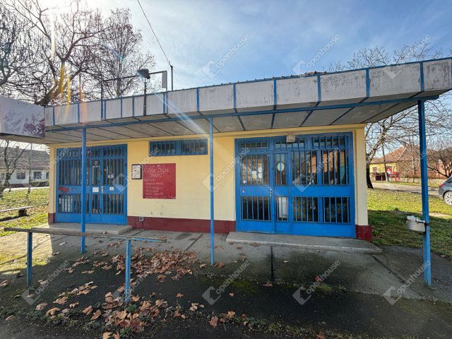 Eladó üzlethelyiség, Szegeden 2.5 M Ft, 2 szobás