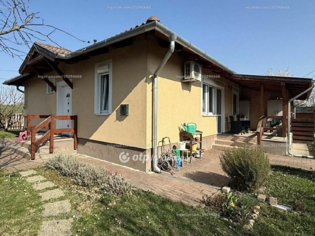 Eladó ikerház, Halásztelken 115.9 M Ft, 3+1 szobás