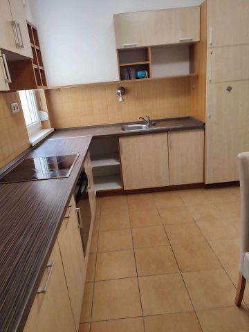 Kiadó téglalakás, albérlet, Pécsett 330 E Ft / hó, 4 szobás