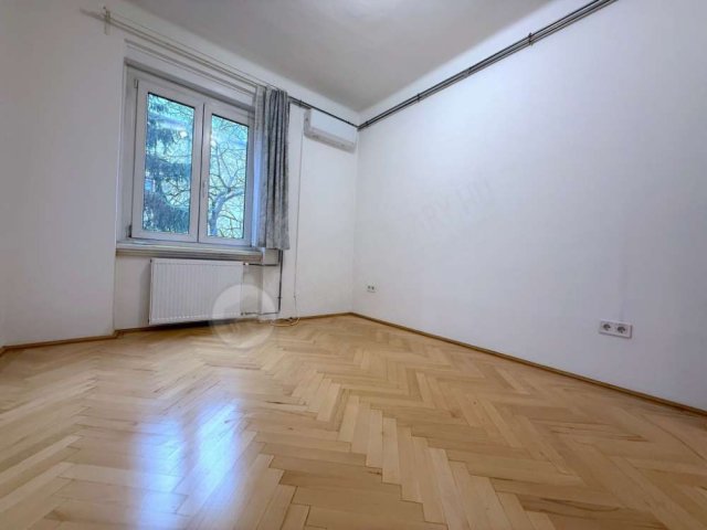 Eladó téglalakás, Budapesten, XIV. kerületben, Thököly úton