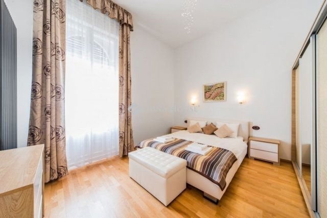 Eladó téglalakás, Budapesten, VI. kerületben 149 M Ft, 4 szobás