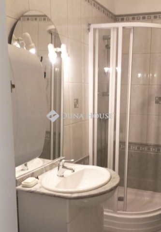 Eladó téglalakás, Sopronban 89 M Ft, 4 szobás